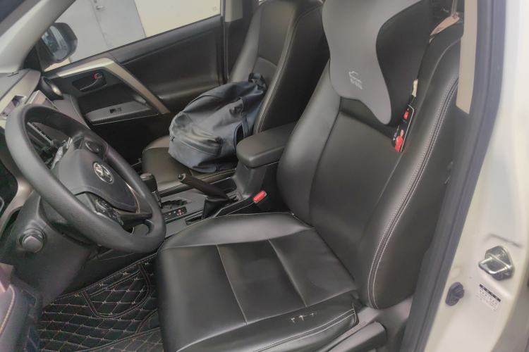 Used Toyota RAV4 2016 2.0L CVT Two-Wheel Drive Fashion Edition China V Standard Left Front Seat