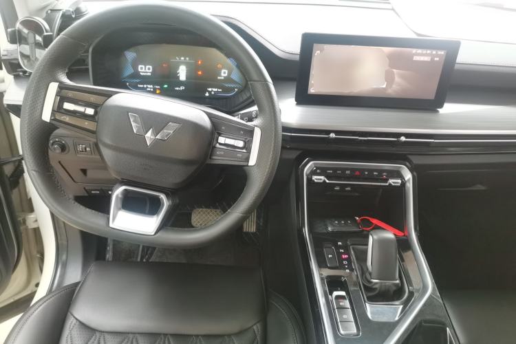 Used Wuling Asta 2022 2.0L DHT Electric-Speed Version
