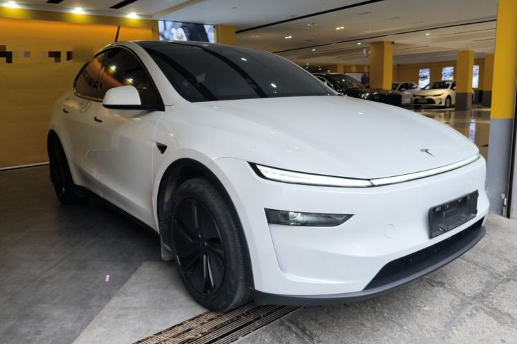 Used Tesla Model Y 2025 Rear-Wheel-Drive Version
