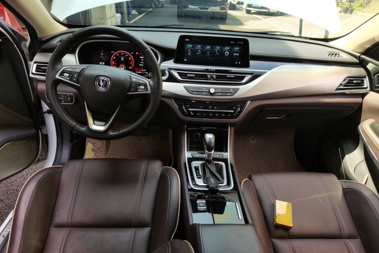 Used CHANGAN Raeton CC 2018 1.5T Automatic Zunya Model China V Standard Center Console