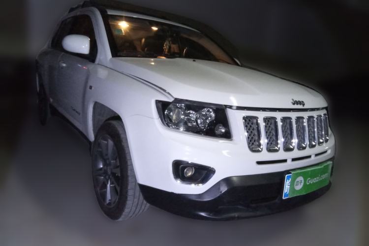 Used Jeep Compass 2013 2.0L two-wheel drive luxury version Front Right 45 Deg
