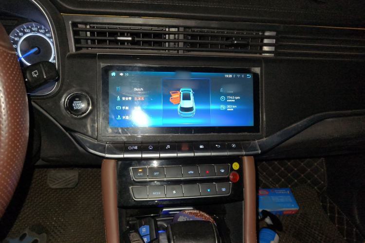 Used Sinotruk VGV U70 2020 1.5T Automatic Smart Luxury Flagship 7-Seater Audio And AC Panel