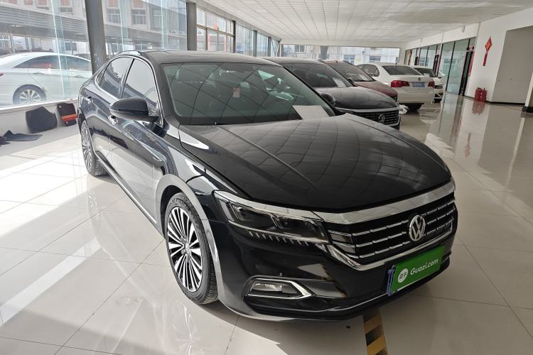 Used Volkswagen Passat 2019 330TSI Luxury Edition China VI Standard Front Right 45 Deg