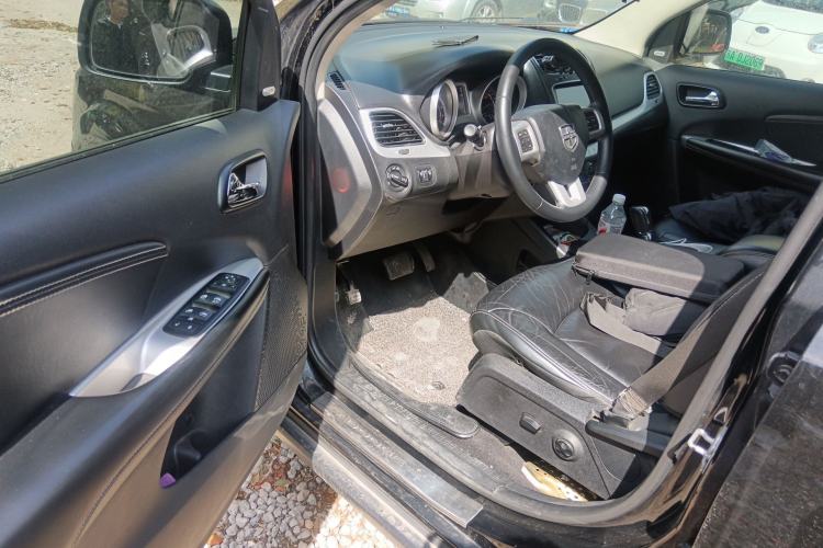 Used Dodge Journey 2013 2.4L Two-Wheel Drive Luxury Version