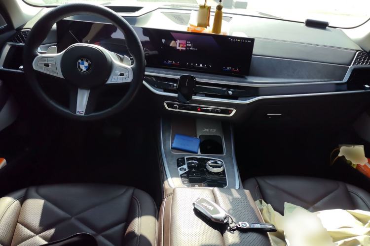 Used BMW X5 2023 xDrive 30Li Luxury M Sport Night Edition Package Center Console