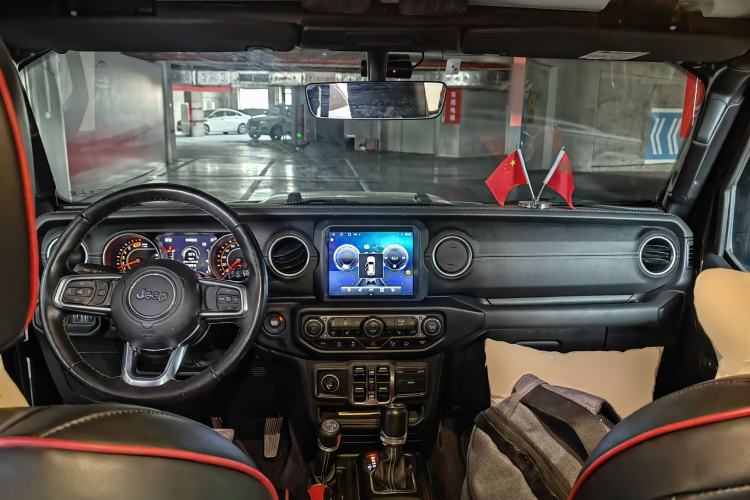 Used Jeep Wrangler 2019 2.0T Sahara Four-Door Version China VI Emission Standard Center Console