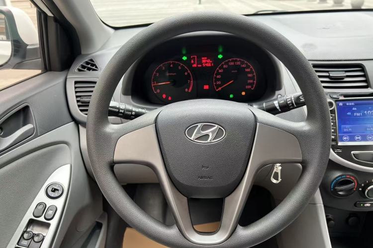 Used Hyundai Verna (older generation) 2014 1.4L Manual Smart GLS Trim
