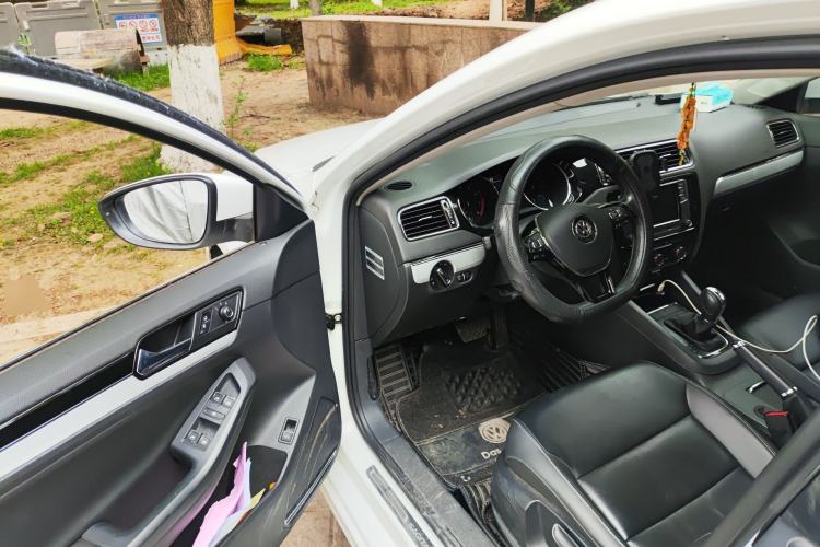 Used Volkswagen Sagitar 2017 230TSI Automatic Comfort Version Driver Seat