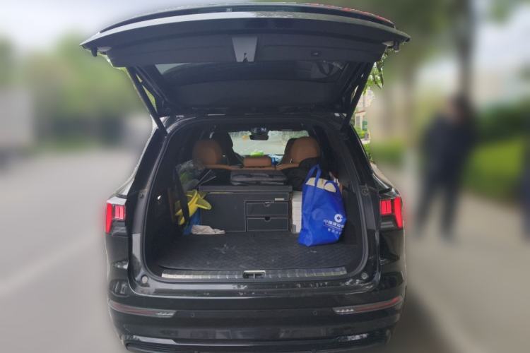 Used Lynk & Co 09 EM-P 2024 2.0TD EM-P Four-Wheel Drive PRO Seven-Seater Trunk