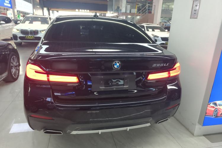 Used BMW 5 Series 2022 Second Facelift 525Li M Sport Package
