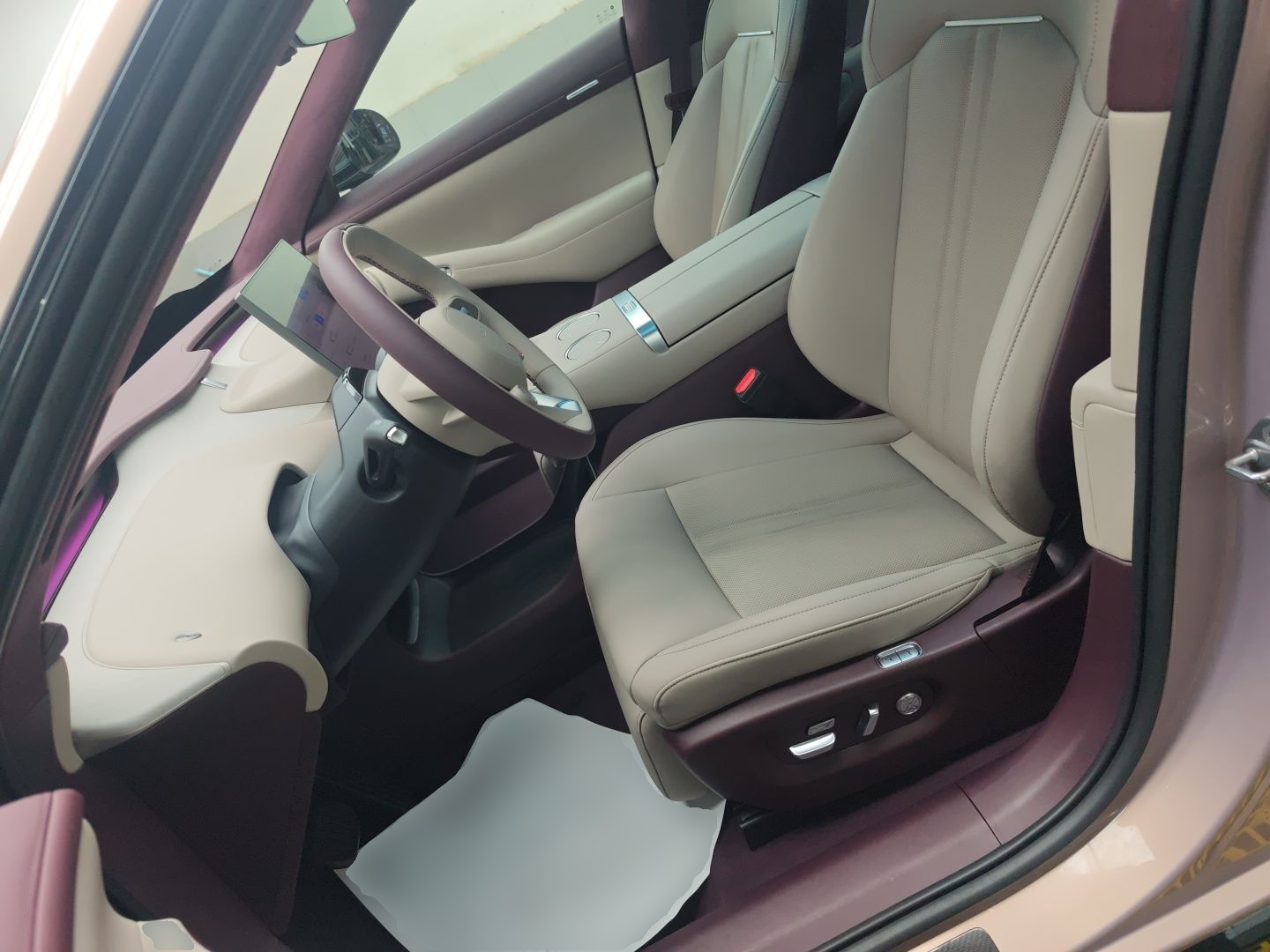 Переднее сиденье в автомобиле