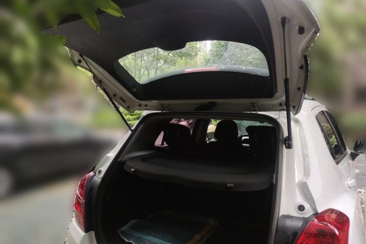 Used Chevrolet Trax 2018 330T Automatic Two-Wheel Drive Elite Model Trunk