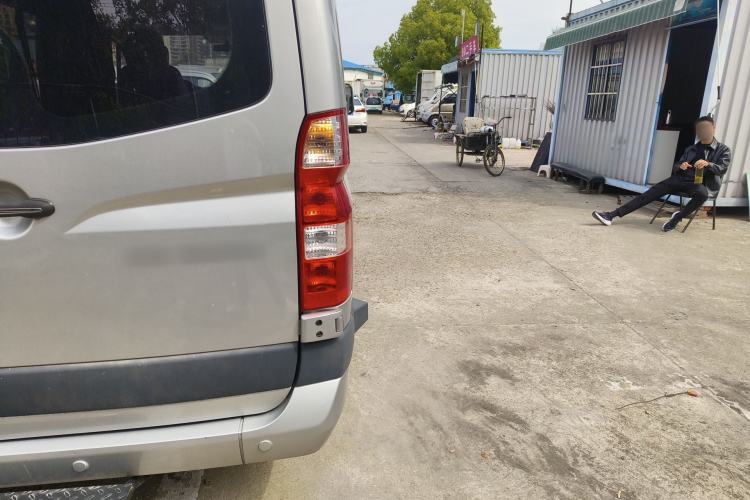 Used Foton Toano 2023 2.0T Automatic Jixiang Multi-Function Long-Wheelbase Mid-Height Rear Single Tire – Available in 6/7/9-Seater Configurations Right Rear Taillight