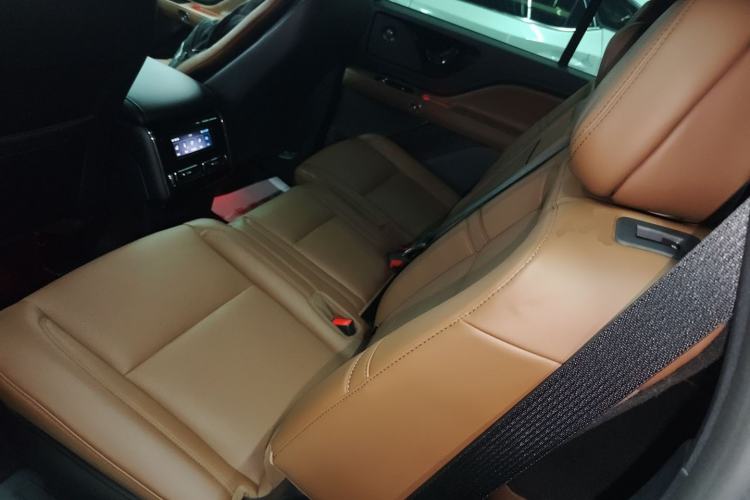 Used Lincoln Aviator 2023 3.0T V6 All-Wheel Drive Zunya Cruise Version 7 Seats Left Rear Seat