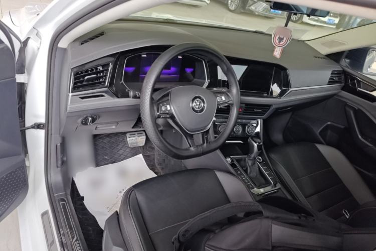 Used Volkswagen Sagitar 2021 280TSI DSG 30th Anniversary Edition Center Console