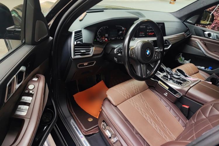 Used BMW X5 2022 xDrive 40Li M Sport Package Driver Seat