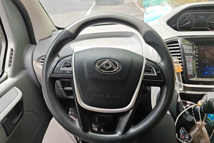 Used SAIC MAXUS Xintu V80 2021 2.0T Manual Classic City Delivery King Short Wheelbase Mid-Roof Design 3 Seats
