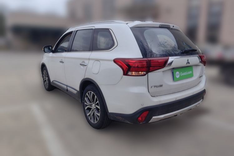 Used Mitsubishi Outlander 2016 2.4L 4x4 Luxury Edition 7-Seater