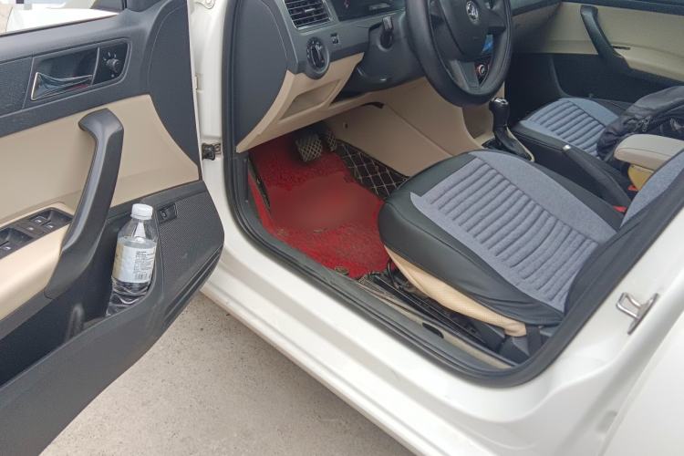 Used Skoda Rapid 2015 1.6L Automatic Smart Selection Model