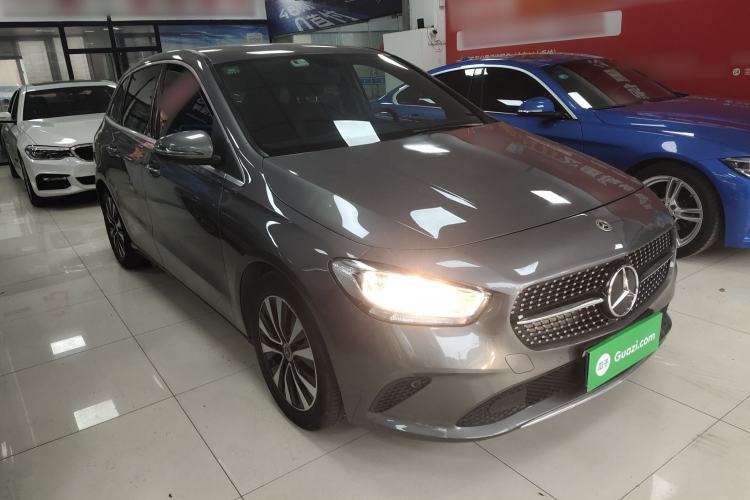 Used Mercedes-Benz B-Class 2021 B 180 Fashion Model Front Right 45 Deg