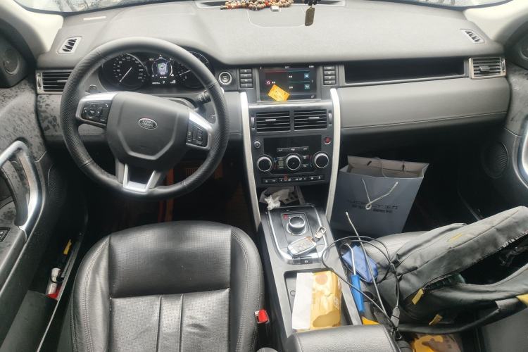 Used Land Rover Discovery Sport 2018 240 PS SE Version Center Console