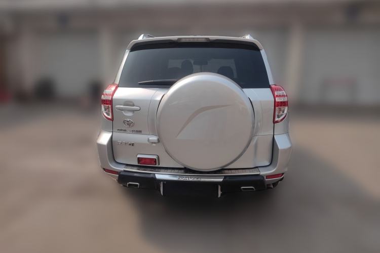 Used Toyota RAV4 2012 Luxurious 2.4L Automatic 4x4 with Stylish Features