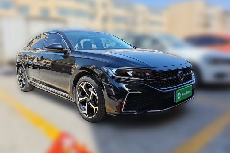 Used Volkswagen Passat 2023 330TSI Starry Elite Edition Front Right 45 Deg