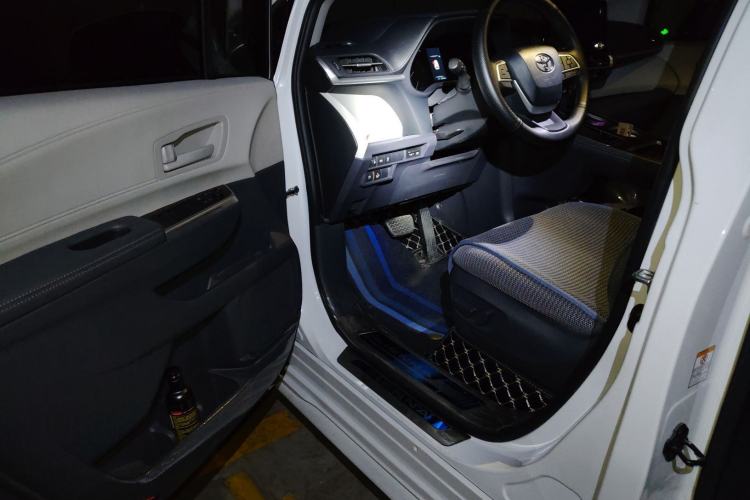 Used Toyota SIENNA 2023 2.5L Hybrid Comfort Edition Driver Seat