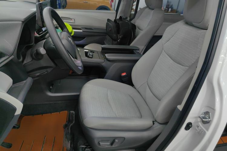 Used Toyota SIENNA 2023 2.5L Hybrid Comfort Edition Left Front Seat