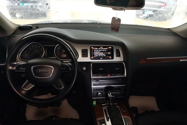 Used Audi Q7 2014 35 TFSI Ambition Edition Center Console