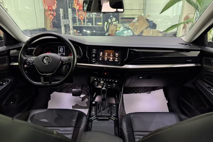 Used Volkswagen Passat 2019 330TSI Elite Edition China VI Center Console