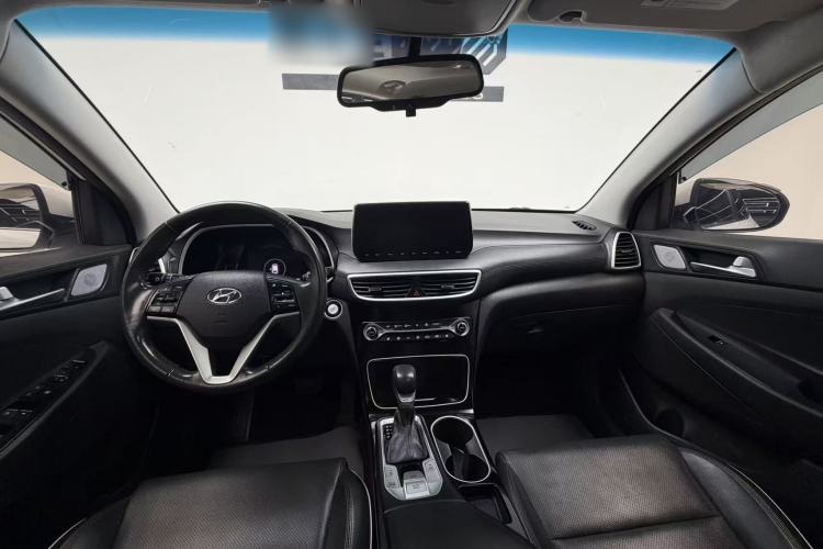 Used Hyundai Tucson 2019 280TGDi Dual-Clutch Two-Wheel Drive Smart Connect Version China VI
