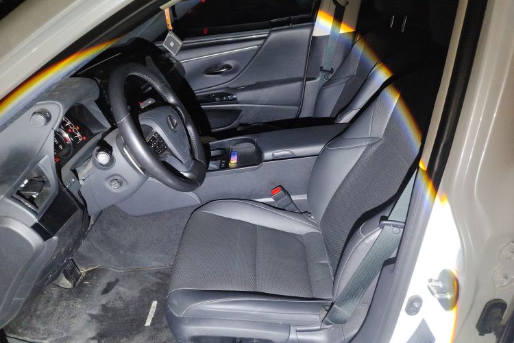 Used Lexus ES 2023 200 Excellence Edition
