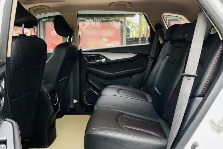 Used Baojun 560 2016 1.5T Manual Luxury Model Interior 4