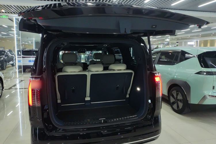 Used Zeekr 009 2024 7-Seater Aisle Version 108 kWh