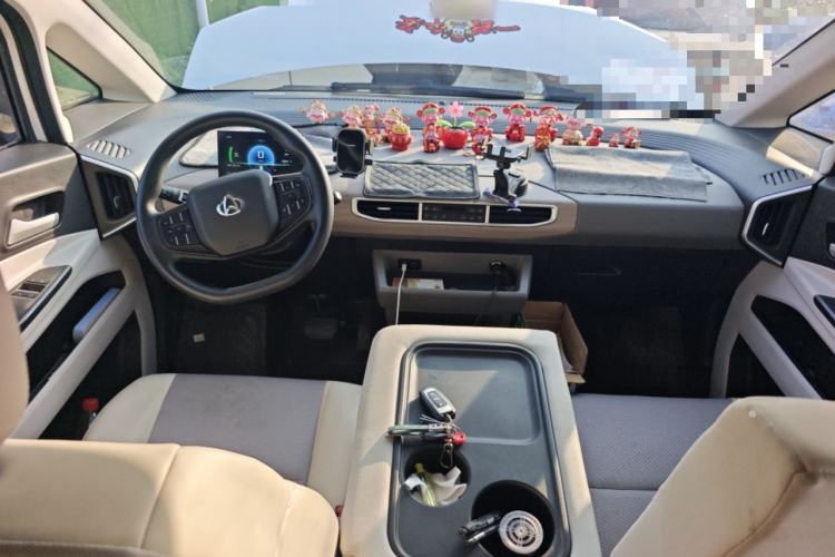 Used CHANGAN KUAYUE Starlight EV 2025 Model 7-Passenger Passenger Vehicle, 350 km, Luxury Edition Center Console