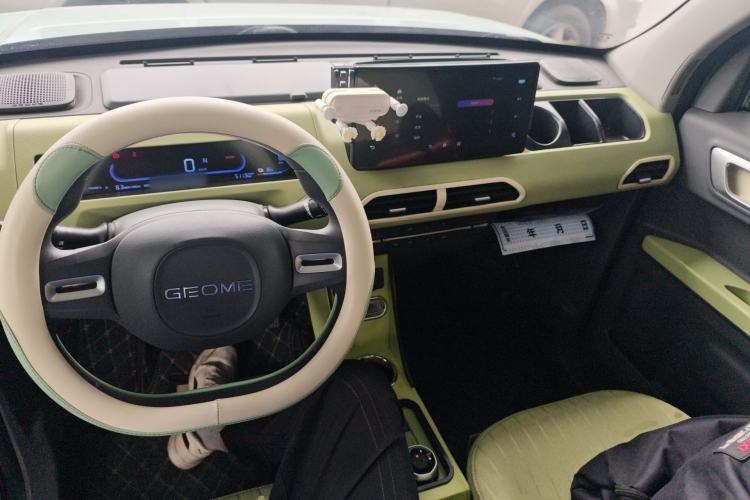 Used Geely Galaxy Panda 2023 Panda Mini 200km Endurance Bear Center Console