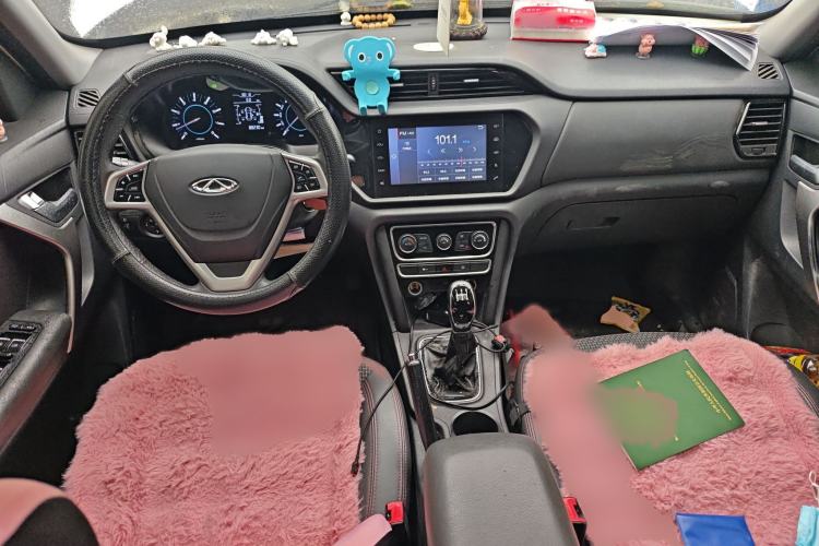 Used Chery Tiggo 3 2016 1.6L Manual ZhiShang Edition Interior 2