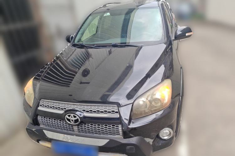 Used Toyota RAV4 2012 Luxurious 2.4L Automatic 4x4 with Stylish Features