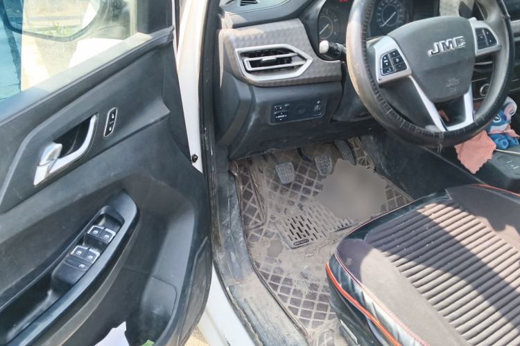 Used JMC Baodian 2023 2.5T Diesel Two-Wheel Drive Comfort Edition Flat-Base Cargo Bed Long Wheelbase JX4D25A6L