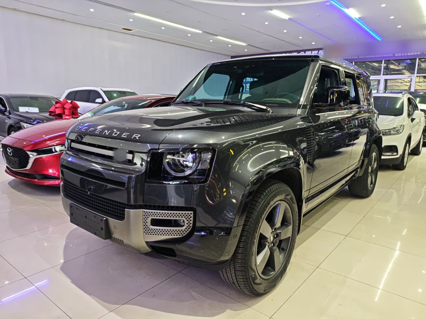 Под передней частью автомобиля