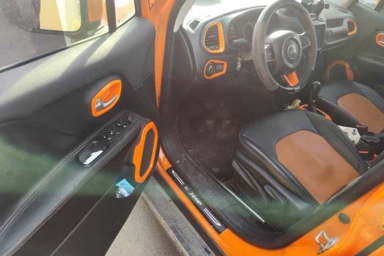 Used Jeep Renegade 2018 Connected Large Screen Version 180TS Automatic High-Energy Edition Driver Seat