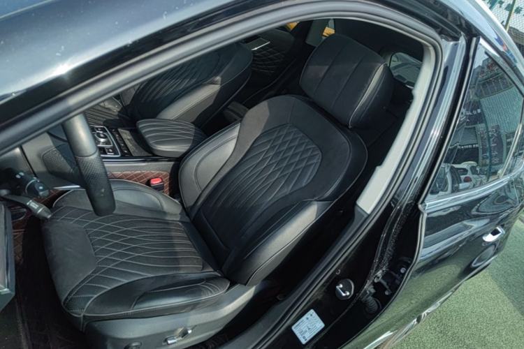 Used Hongqi HS5 2022 Facelifted Version 2.0T Smart Connect Flagship All-Wheel-Drive Edition
