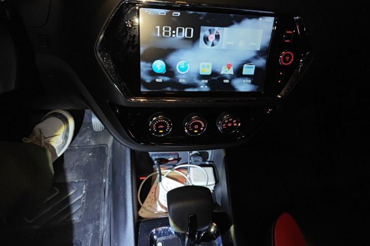 Used Soueast DX3 2016 1.5T SRG CVT Flagship Edition Audio And AC Panel