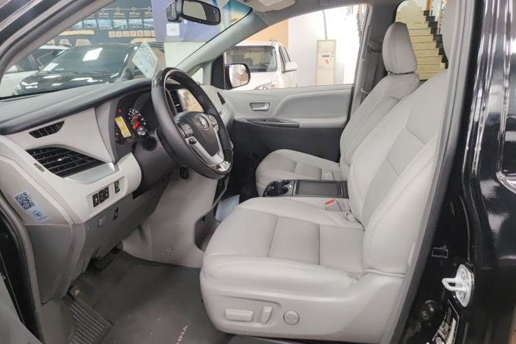 Used Toyota SIENNA 2017 3.5L Four-Wheel Drive LE Trim 7 Seats – U.S. Specification
