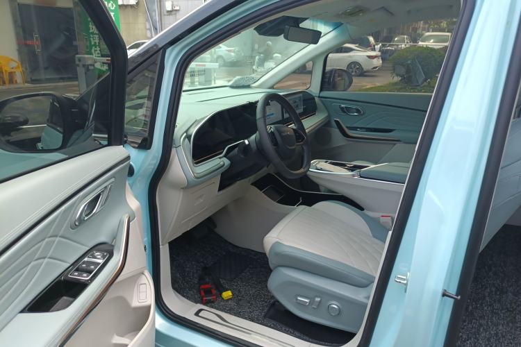 Used SAIC MAXUS Dajia 9 2022 Long-Range High-Mountain Six-Seater Version
