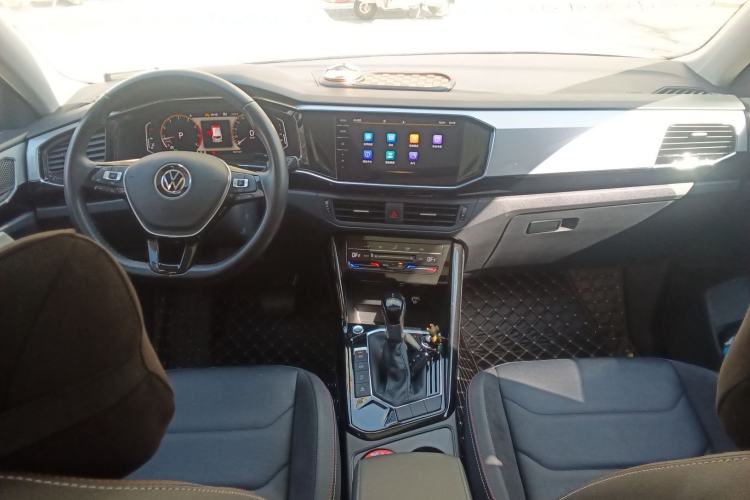 Used Volkswagen Tayron 2021 330TSI Two-Wheel-Drive 3rd Anniversary Limited Edition Center Console