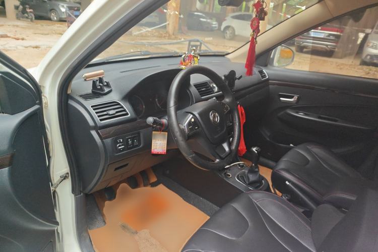 Used Dongfeng Fengon 370 2016 1.5L Manual Luxury 7-Seater Steering Wheel