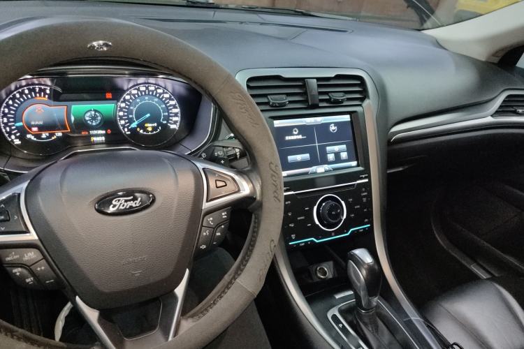 Used Ford Mondeo 2013 2.0L GTDi240 Luxury Sport Model Center Console