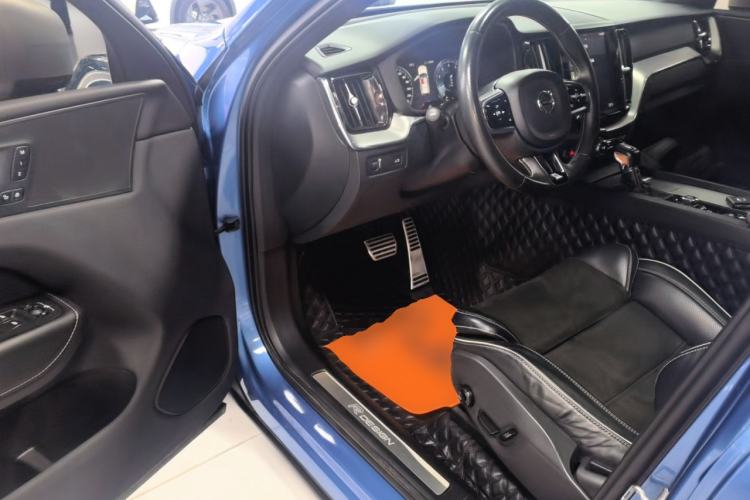 Used Volvo XC60 2019 T5 4x4 Smart & Dynamic Sport Edition China VI Standard